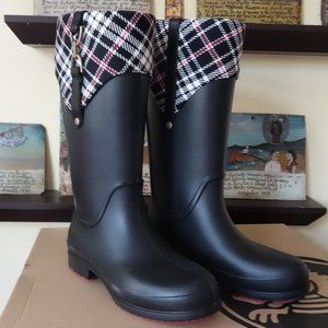 NIB Bridle Wellie Black / Cranberry Plaid Waterproof Rain Boot Size 8